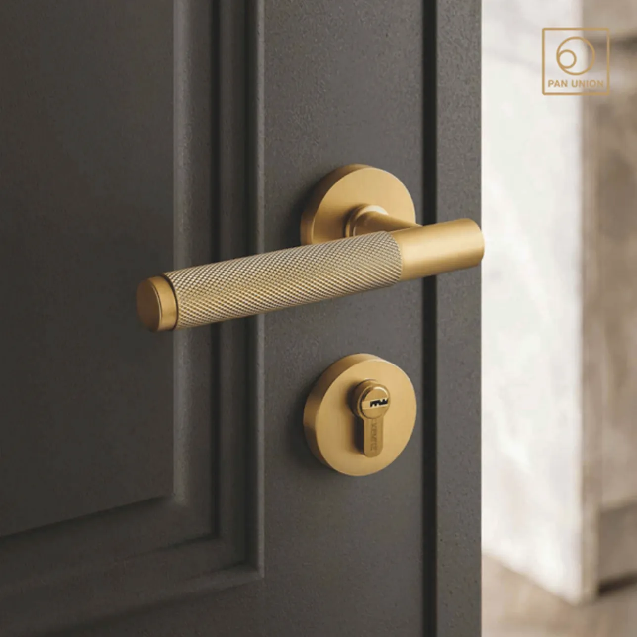 มือจับประตูพร้อมชุดล็อก ผสมสไตล์ให้ลงตัว